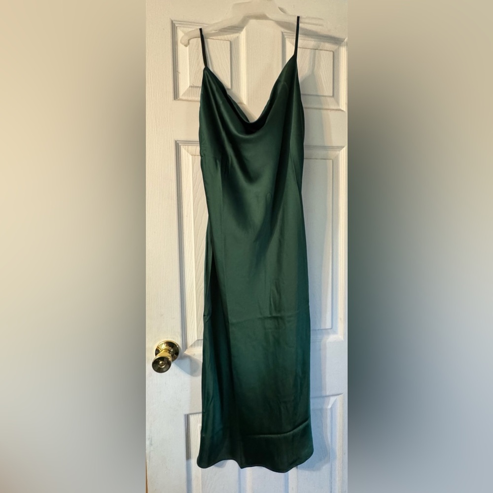 Velvi emerald green satin midi Dress